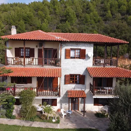 בית נופש Pinelopi's House *