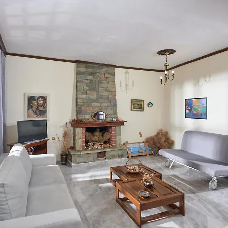 בית נופש Pinelopi's House *