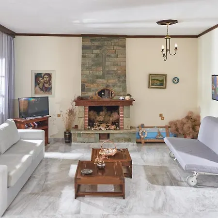 בית נופש Pinelopi's House *
